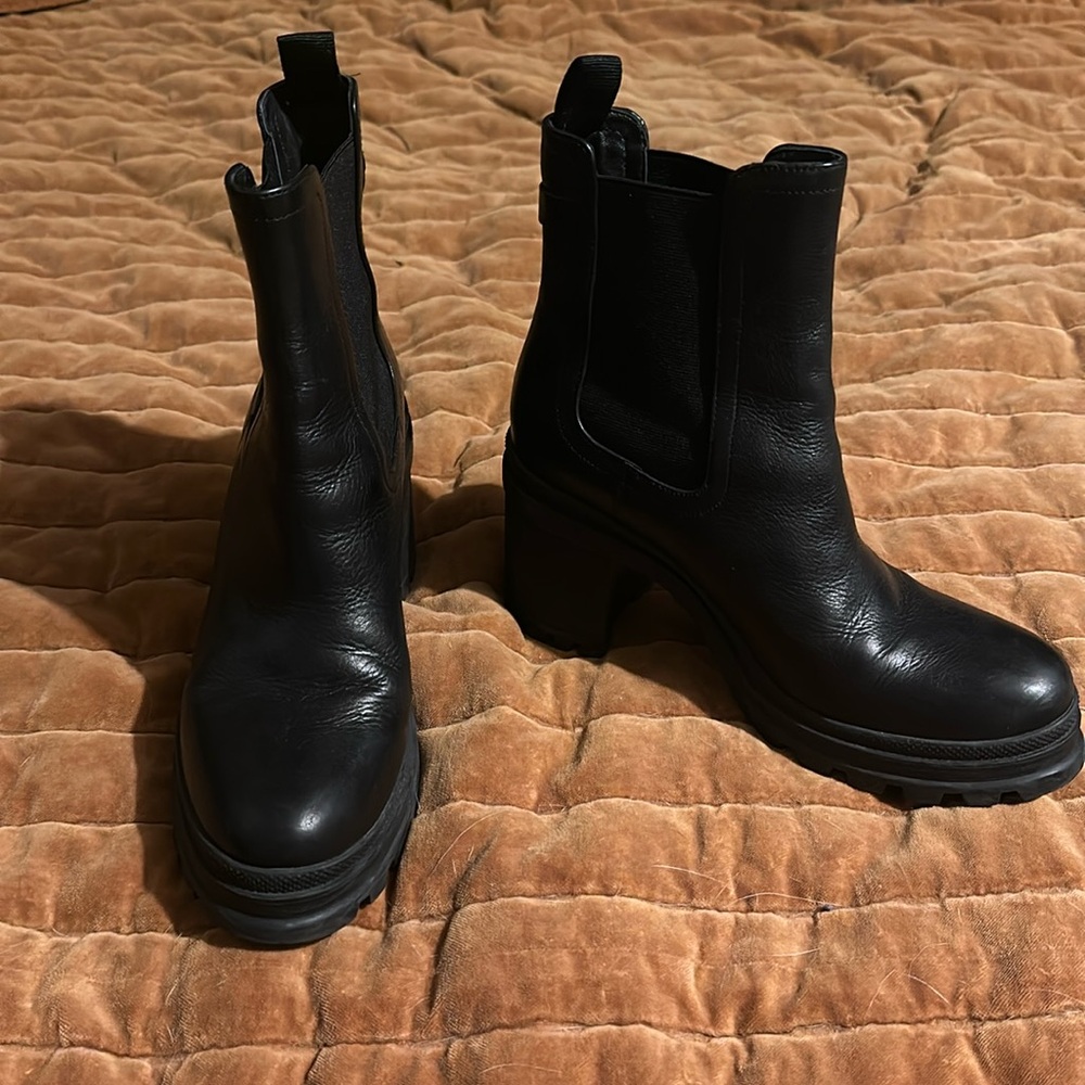 Veronica Beard Winnie stacked heel boot